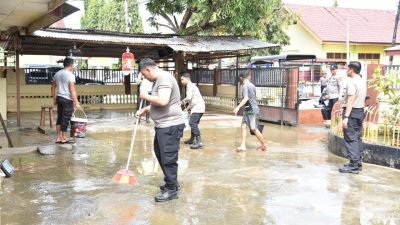 Kapolres Bireuen Pastikan Pelayanan di Mapolsek Terdampak Banjir Berjalan Normal