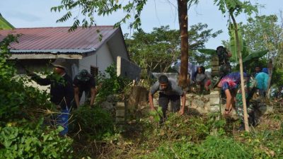 Sinergi dengan Masyarakat, Hubdam IM Bersihkan Area Makam Bersejarah di Alue Deah Teungoh