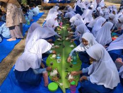 Cegah Stunting, Murid SDIT Rabbani Quran School Abdya Makan Bersama dengan Menu Ikan Bergizi