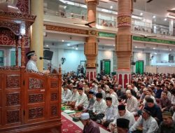 Bakri Siddiq Isi Tausiah Tarawih Perdana di Masjid Oman