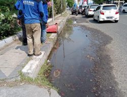 Kerusakan Jalan Depan Kantor PWI Aceh Diperburuk Bocoran Pipa PDAM   