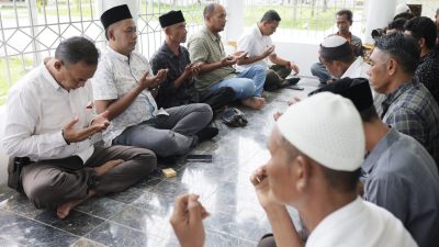 Pon Yahya Ziarah ke Makam Wali Nanggroe Hasan Tiro