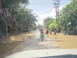 Banjir Rendam Jalan Nasional Banda Aceh-Meulaboh di Kawasan Teunom