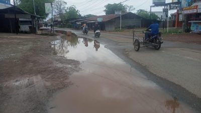 Sedikit Hujan, Jalan Blangbintang Lama Berubah Layaknya Kolam