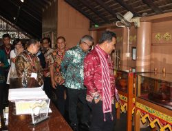 Didampingi Sekda Bustami, Dirjen Politik dan Pemerintahan Umum Kemendagri Bertahan 30 Menit di Anjungan Aceh Expo & Forum 2023