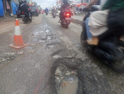 Kerusakan Jalan Ulee Kareng Makin Parah, Perbaikan Menunggu Jatuh Korban?