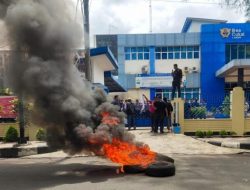 Bea Cukai Langsa Diduga Sarang Mafia Rokok Ilegal, Kepalanya Sembunyi Saat Diserbu Demonstran