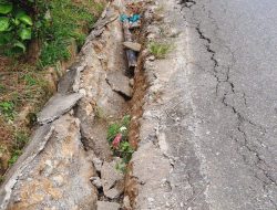 Truk Proyek Lalu-lalang, Jalan Gampong Mesjid Rusak