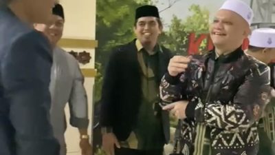 Bersama Tabarak Abu Zubair, Dek Gam Umrahkan Ulama Kharismatik dan Pimpinan Dayah