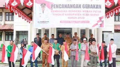 Pemkab Aceh Barat Bagikan 6.500 Lembar Bendera Merah Putih