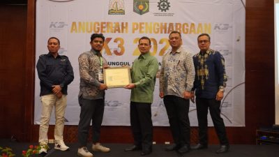 Disnaker Mobduk Aceh Serahkan K3 Award 2023 untuk 60 Perusahaan