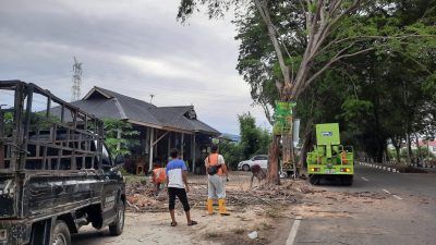 DLH Aceh Besar Bersihkan Kawasan Blang Bintang, Jelang Kedatangan Wapres