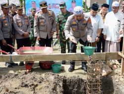 Pj Bupati Iswanto Dampingi Kapolda Salurkan Buku, Tanam Pohon dan Bantuan Sumur Bor