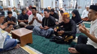 Satu Keluarga Asal Prancis Masuk Islam di Masjid Baiturrahman Banda Aceh