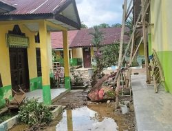 Pj Bupati Tamiang Tinjau Sekolah Korban Banjir di Kejujuan Muda