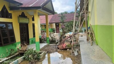 Pj Bupati Tamiang Tinjau Sekolah Korban Banjir di Kejujuan Muda