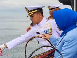 Lanal Lhokseumawe Tabur Bunga di Laut Aceh Utara