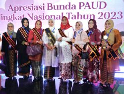 Bunda Paud Aceh Terima Penghargaan Nasional Wiyata Dharma Utama