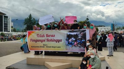 Komunitas Emak-emak Gayo Lues Demo Tolak Rohingya