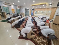 Pimpinan dan Pegawai BSI Tutup Tahun 2023 dengan Sujud Syukur