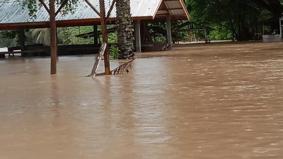 Banjir Rendam Tamiang, Warga Khawatirkan Jalan Putus