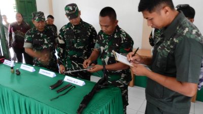 Warga Serahkan Satu Pucuk AK-47, Dua Granat, dan 12 Munisi ke Kodim Tamiang