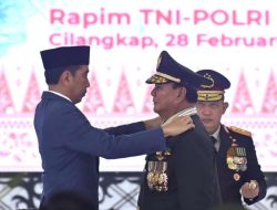 Jokowi Beri Pangkat Bintang Empat kepada Prabowo, Pegiat HAM Mengecam