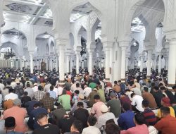 Jumat Pertama Bulan Syawal 1445 H, Masjid Raya Baiturrahman Penuh Sesak