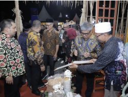 Pj Bupati Aceh Besar Dampingi Pj Gubernur Tinjau Stand Aceh Besar di Arena TTG XXV