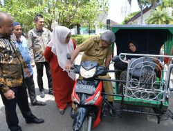 “Terima Kasih Pak Gubernur, Becak Ini Sangat Membantu untuk Membawa Anak Saya Berobat”