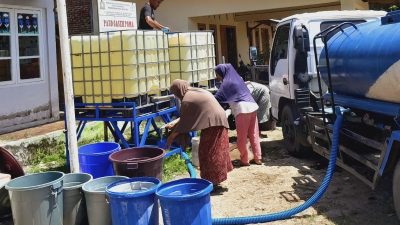 Kekeringan Masih Landa Lhoknga, Pemkab Aceh Besar Pasok 16.000 Liter Air Bersih