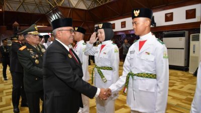 Pj Gubernur Kukuhkan Paskibraka Aceh, Siap Bertugas di Blangpadang