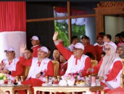 Gubernur Aceh dan Forkopimda Berbaur Bersama Ribuan Warga Saksikan Pawai Kemerdekaan