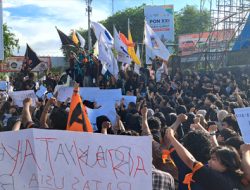 Mahasiswa Teknik USK Gelar Aksi Damai di Bundaran Simpang Lima Banda Aceh