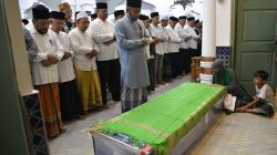 Pj Gubernur Ikut Shalati Jenazah Tu Sop Bersama Ribuan Warga di Masjid Raya Baiturrahman