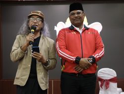 Didampingi Gubernur Safrizal, Fikar W. Eda Baca Puisi “Inilah Aceh”