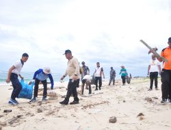 ASN Aceh Besar Gelar Satu Jam Pungut Sampah