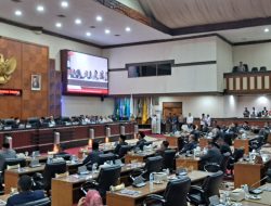 Om Bus-Fadhil dan Mualem-Dek Fadh Sampaikan Visi Misi di Sidang Paripurna DPRA