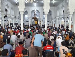 Kontingen PON dari Berbagai Provinsi Shalat Jumat di Masjid Raya Baiturrahman