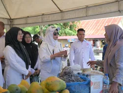 Berkunjung ke Pasar Tani Distanbun, Ini Pesan Ketua PKK Aceh