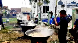 Warga Rima Keuneurum Masak Kuah Beulangong, Wujud Kebersamaan di Peringatan Maulid