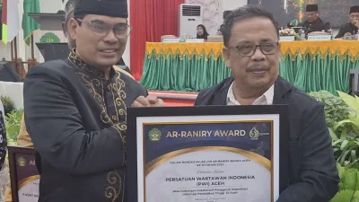 PWI Aceh Terima Ar-Raniry Award