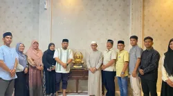 Bangga Campur Haru Warnai Penyerahan Piala Juara Umum MTR ke Kak Iswanto